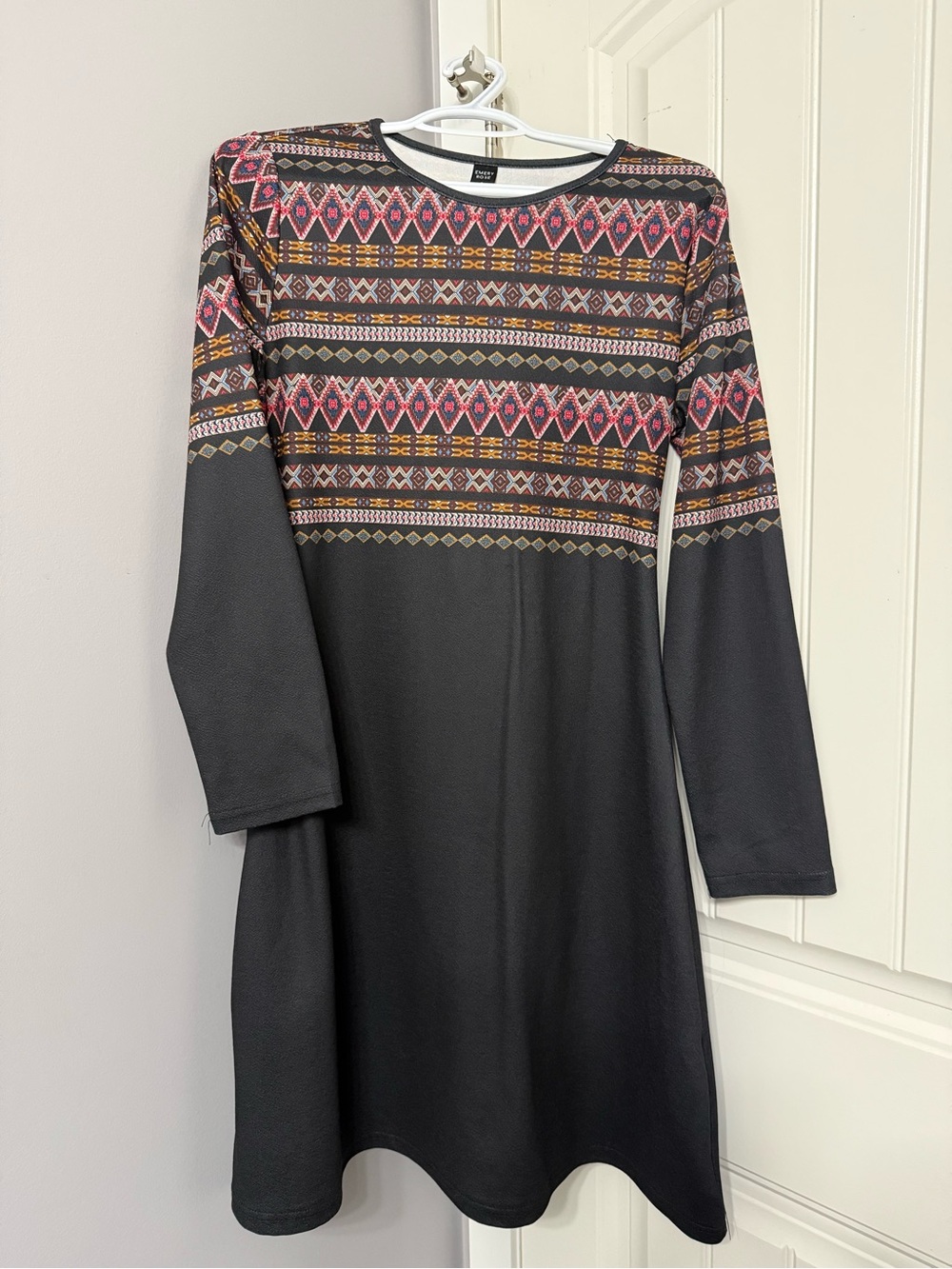 Emery Rose - Long Sleeve Dress with Pattern